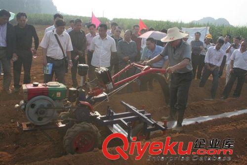 农用花生地喷药覆膜机 新型多功能覆膜机 小型喷药覆膜机