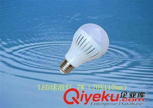 LED球泡灯 7W 塑料球泡灯e27厂家直销批发