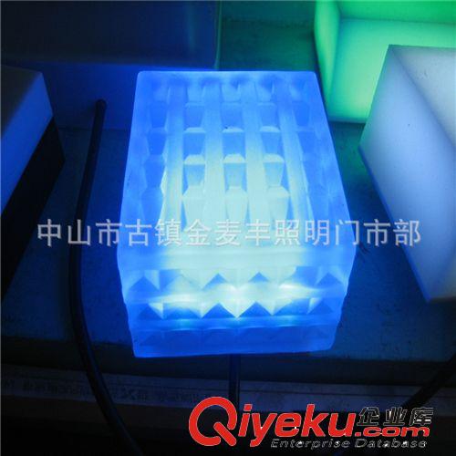 【厂家供应】LED玻璃地砖灯 100*100*60(mm)  3W 七彩RGB