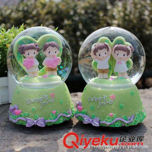 四叶草元旦礼物生日礼品女彩片雪花旋转水晶球音乐盒情人节八音盒