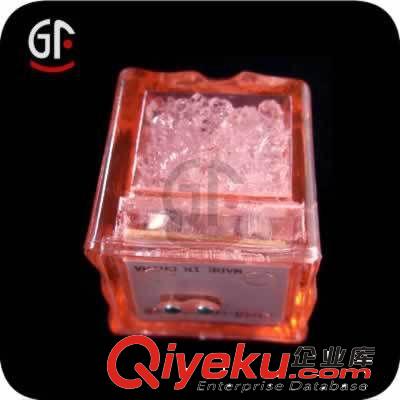 厂家直销led水晶冰块,入水亮冰块,七彩闪光冰块,批发生产