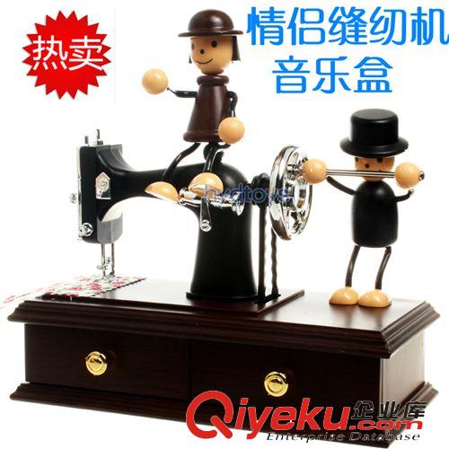 688-01娃娃手推缝纫机八音盒 复古台式情侣音乐盒 缝纫机音乐盒