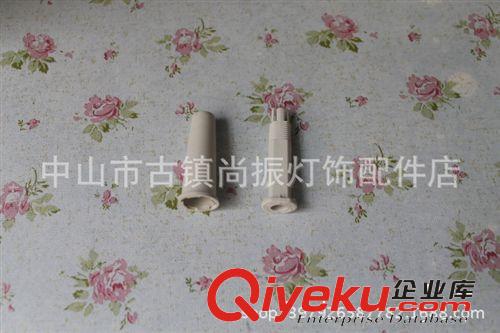 ：专业生产各种型号塑料线扣，塑料五金配件