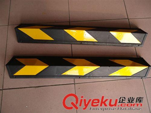 停車(chē)場(chǎng)防撞角 橡膠護(hù)角板 柱子防撞角 柱子護(hù)墻角 橡塑護(hù)角板