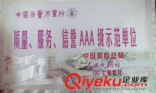 山東省新泰市魯西黃牛養(yǎng)殖場--肉牛犢價格.養(yǎng)牛場