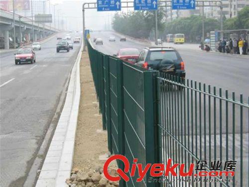 【品華熱銷】高速公路護(hù)欄網(wǎng),公路護(hù)欄網(wǎng),鐵路護(hù)欄網(wǎng),綠色圍欄網(wǎng)原始圖片2