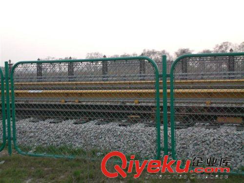【品華熱銷】高速公路護(hù)欄網(wǎng),公路護(hù)欄網(wǎng),鐵路護(hù)欄網(wǎng),綠色圍欄網(wǎng)原始圖片3