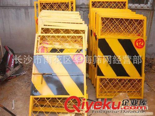 湖南廠家直銷施工電梯安全門，鋼板網(wǎng)門，護欄網(wǎng)門原始圖片3