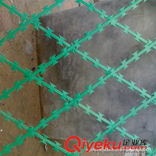 常年供應(yīng)電焊美格網(wǎng)，防盜網(wǎng)，小區(qū)護(hù)欄網(wǎng)