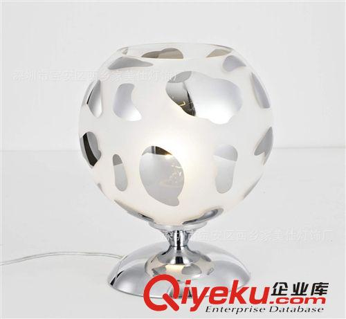 廠家直銷臺燈 鍍鉻花紋經(jīng)典玻璃臺燈原始圖片3