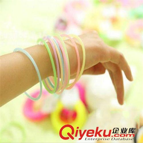 韓ulzzang洪瑛琦張根碩熒光色夜光硅橡膠手環(huán)手圈發(fā)圈皮筋 粗/細原始圖片3