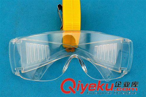 防護(hù)眼鏡 透明防沖擊眼鏡 百葉窗 臨沂勞保眼鏡批發(fā) 護(hù)目鏡批發(fā)原始圖片2