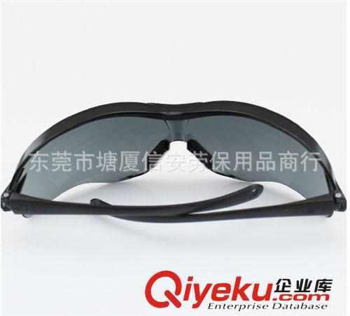 3M 10435 強(qiáng)光護(hù)目鏡 塵沙防護(hù)眼鏡防霧防沖擊 男女運(yùn)動(dòng)