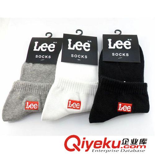 諸暨字母純棉刺繡男士精品船襪 LEE品牌地?cái)傔\(yùn)動(dòng)全棉潮襪現(xiàn)貨批發(fā)