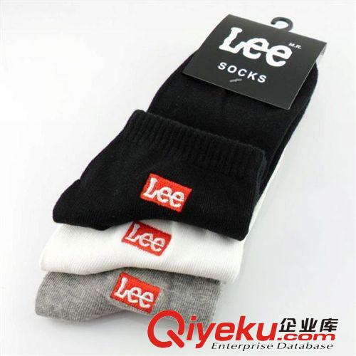 諸暨字母純棉刺繡男士精品船襪 LEE品牌地?cái)傔\(yùn)動(dòng)全棉潮襪現(xiàn)貨批發(fā)