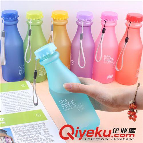 糖果色摔不破汽水瓶 塑料磨砂密封水壺批發(fā) 便攜運(yùn)動水杯550ml原始圖片2