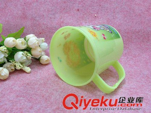塑料卡通運(yùn)動(dòng) 時(shí)尚隨手環(huán)保漱口牙杯 水杯批發(fā)原始圖片3