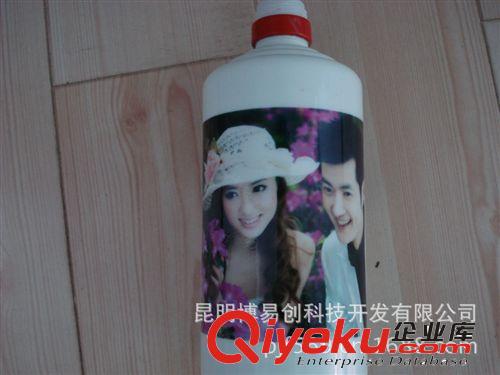 個(gè)性酒瓶數(shù)碼印花機(jī) 酒瓶上印照片印logo的機(jī)器 圓柱體數(shù)碼印花機(jī)原始圖片2