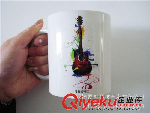 廣州在玻璃上印花的機器哪種好——玻璃數碼印花機 玻璃打印機