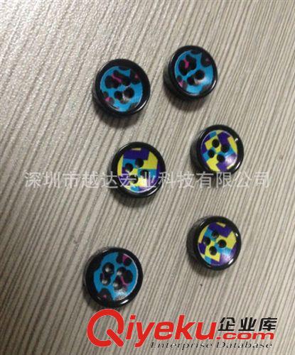 怎么在紐扣上打印圖案【紐扣個性UV打印機】紐扣上打印彩色的機器原始圖片2