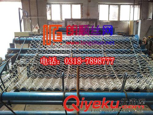 廠家銷售全自動勾花網(wǎng)機(jī) 菱形網(wǎng)機(jī)械 織網(wǎng)成型機(jī)械 操作方便快捷