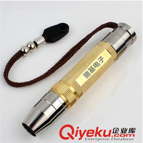 美國進(jìn)口CREE Q5加長手電筒 伸縮變焦充電防水遠(yuǎn)射LED手電筒批發(fā)