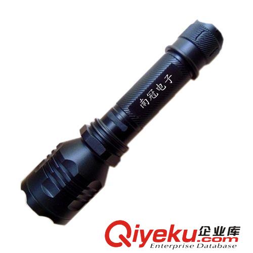 熱銷推薦 C6強(qiáng)光手電筒 LEDQ5強(qiáng)光手電 充電電筒 戶外手電筒