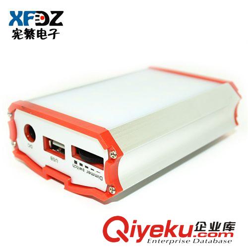 新款三頭土豪金XPE探照燈使用3節18650電池手提燈野營燈探照手電