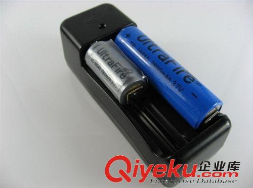 現(xiàn)貨批發(fā)雙槽{wn}充電器18650/14500電池雙座充手電筒電池充電器原始圖片3