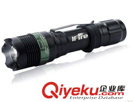 廠家直銷 IFire 808 強光手電筒 遠射 調(diào)焦 機USB充電 帶救生錘