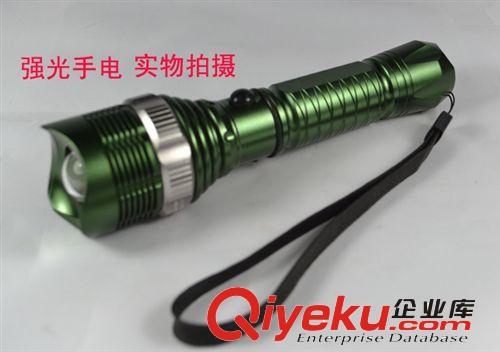 強(qiáng)光手電全新推出新款轉(zhuǎn)旋變焦鋁合金戶外CREE強(qiáng)光LED手電筒