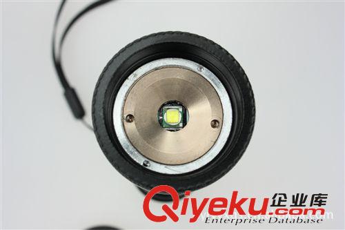 供應(yīng)神火T6強(qiáng)光手電筒T6強(qiáng)光18650變焦手電筒充電原始圖片3