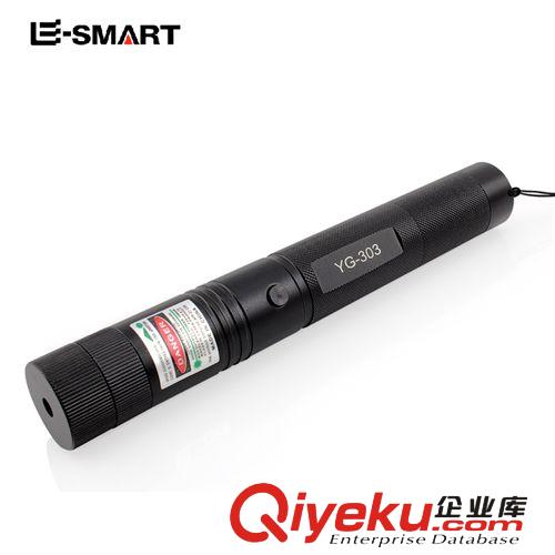 2014淘寶{zx1}爆款XM-L2變焦強光手電筒探照燈18650/3*AAAR5L2批發(fā)