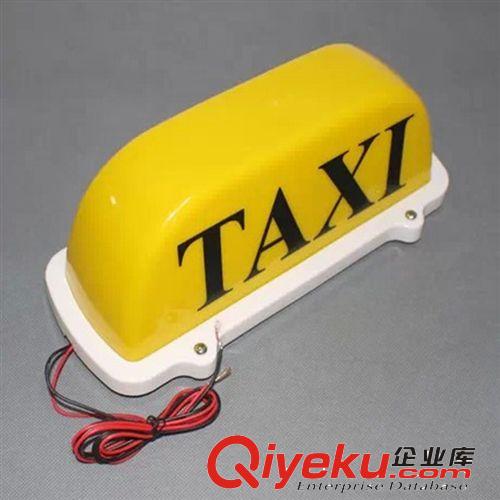 廠家直銷車載煙灰缸帶LED燈車用車內汽車煙灰缸夜光創意