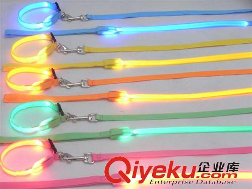 現(xiàn)貨供應(yīng) 小狗發(fā)光牽引繩 LED牽引帶 閃光狗拉帶 廠家直銷