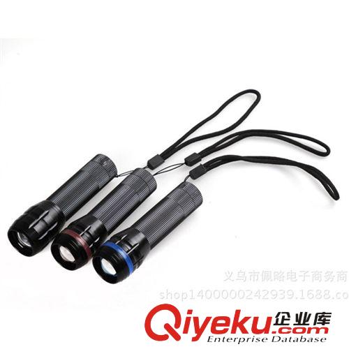 Q5強光手電筒 外出強光手電筒 帶充電雙用手電變焦批發 電筒