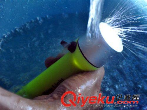 批發CREE Q5潛水照明戶外強光手電筒潛水燈 廠家直銷原始圖片3