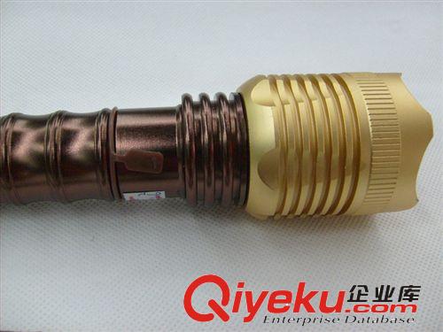 批發(fā)廠家直銷土豪金探露強(qiáng)光手電筒LED遠(yuǎn)射變焦 帶指南針充電防水原始圖片3