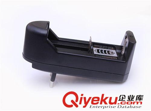 批發(fā)智能led強(qiáng)光手電筒充電器 座式電筒{wn}充電器 可充18650電池