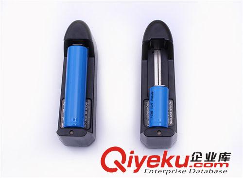 批發(fā)智能led強(qiáng)光手電筒充電器 座式電筒{wn}充電器 可充18650電池
