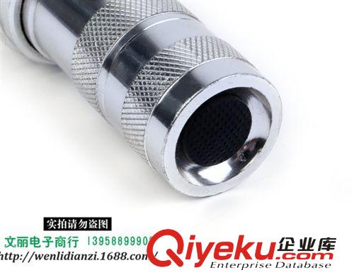超亮 強(qiáng)光手電筒 充電 LED遠(yuǎn)射王  變焦手電 戶(hù)外騎行zp原始圖片3