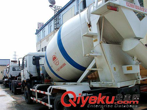 混凝土運(yùn)輸車廠家直銷具有攪拌運(yùn)輸雙重功能的14方強(qiáng)力運(yùn)輸罐車原始圖片2