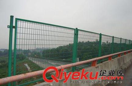 生產(chǎn)批發(fā)框架護欄網(wǎng)