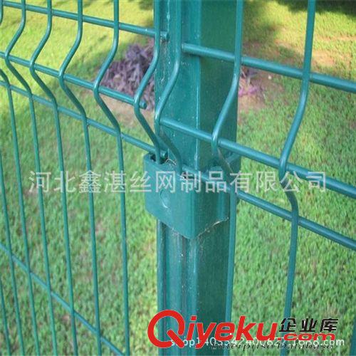 【優質】生產金屬圍欄網 桃型柱護欄網 浸塑折彎 工程防護網原始圖片2