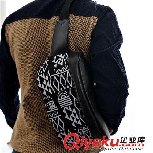 時尚包包 采購 新款韓版男包 時尚編織男士胸包腰包學(xué)院風(fēng)個性單肩小包