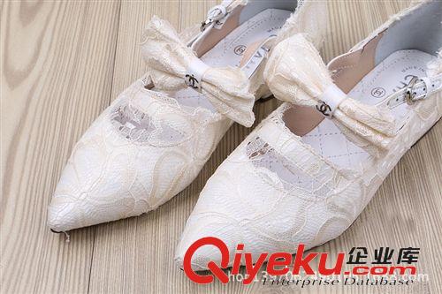 時裝平底女鞋 歐洲站 14春秋款小香蝴蝶結(jié)蕾絲尖頭搭扣結(jié)婚女平底鞋原始圖片3