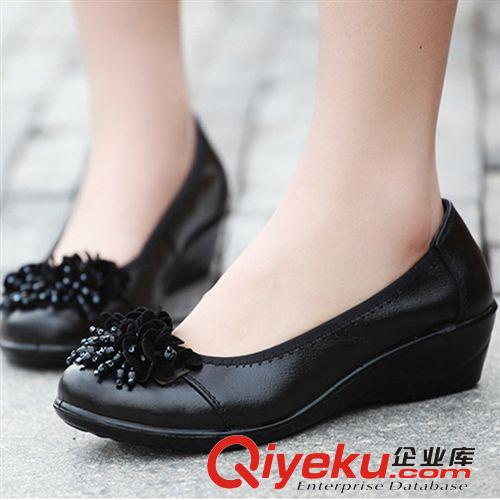 便宜鞋子 廠家供應(yīng)舒適媽媽鞋平底zp休閑鞋中老年女式單鞋蝴蝶結(jié)秋季女鞋