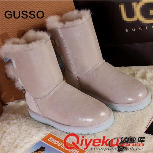 女鞋 純色絲帶蝴蝶結雪地靴 金屬吊飾雪地靴 女式保暖中筒女靴 高質量原始圖片2