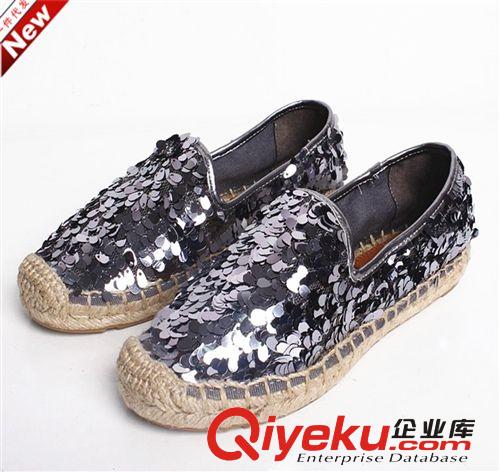 》女鞋《 巴黎走秀款女鞋批發(fā) 土豪金亮片拼接麻繩底單鞋 平底休閑樂(lè)福鞋