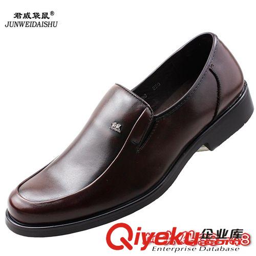 皮鞋 包郵白色尖頭皮鞋男韓版時尚英倫潮流男鞋流行休閑皮鞋潮男商務(wù)鞋